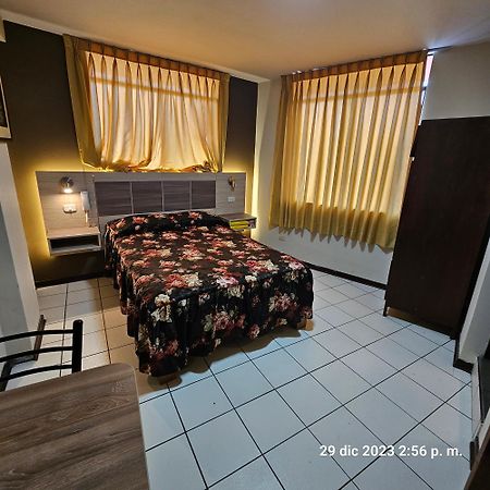 Hostal La Cascada Lima Extérieur photo