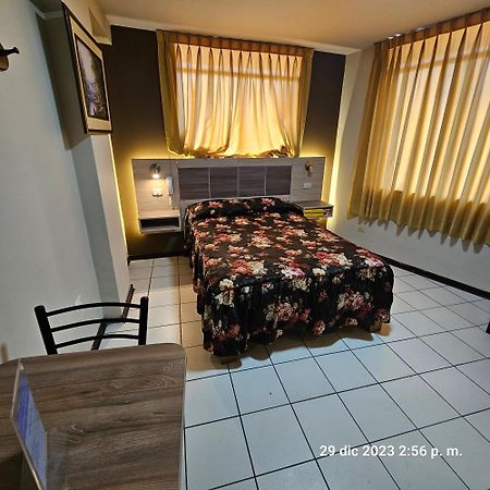 Hostal La Cascada Lima Extérieur photo