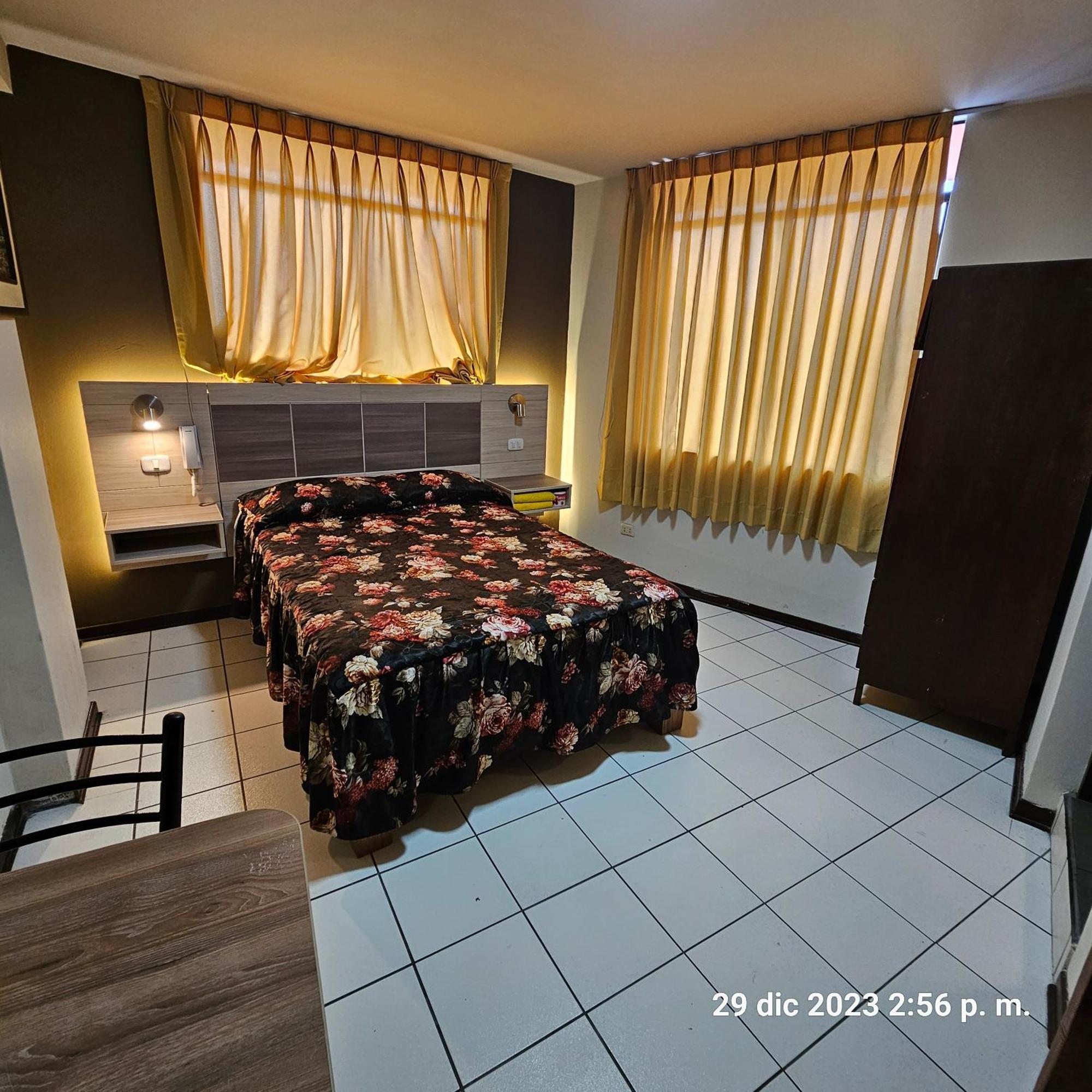 Hostal La Cascada Lima Extérieur photo