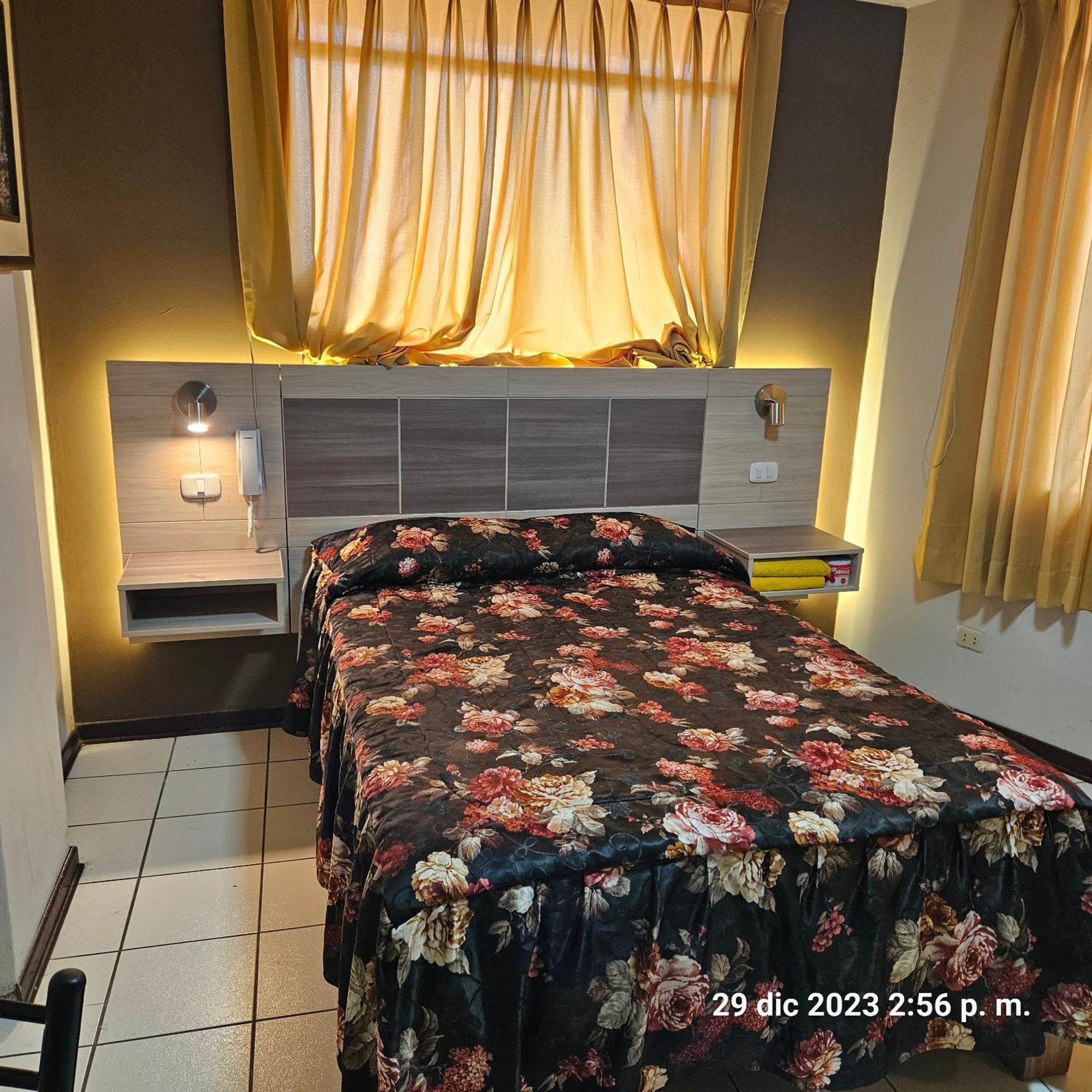 Hostal La Cascada Lima Extérieur photo