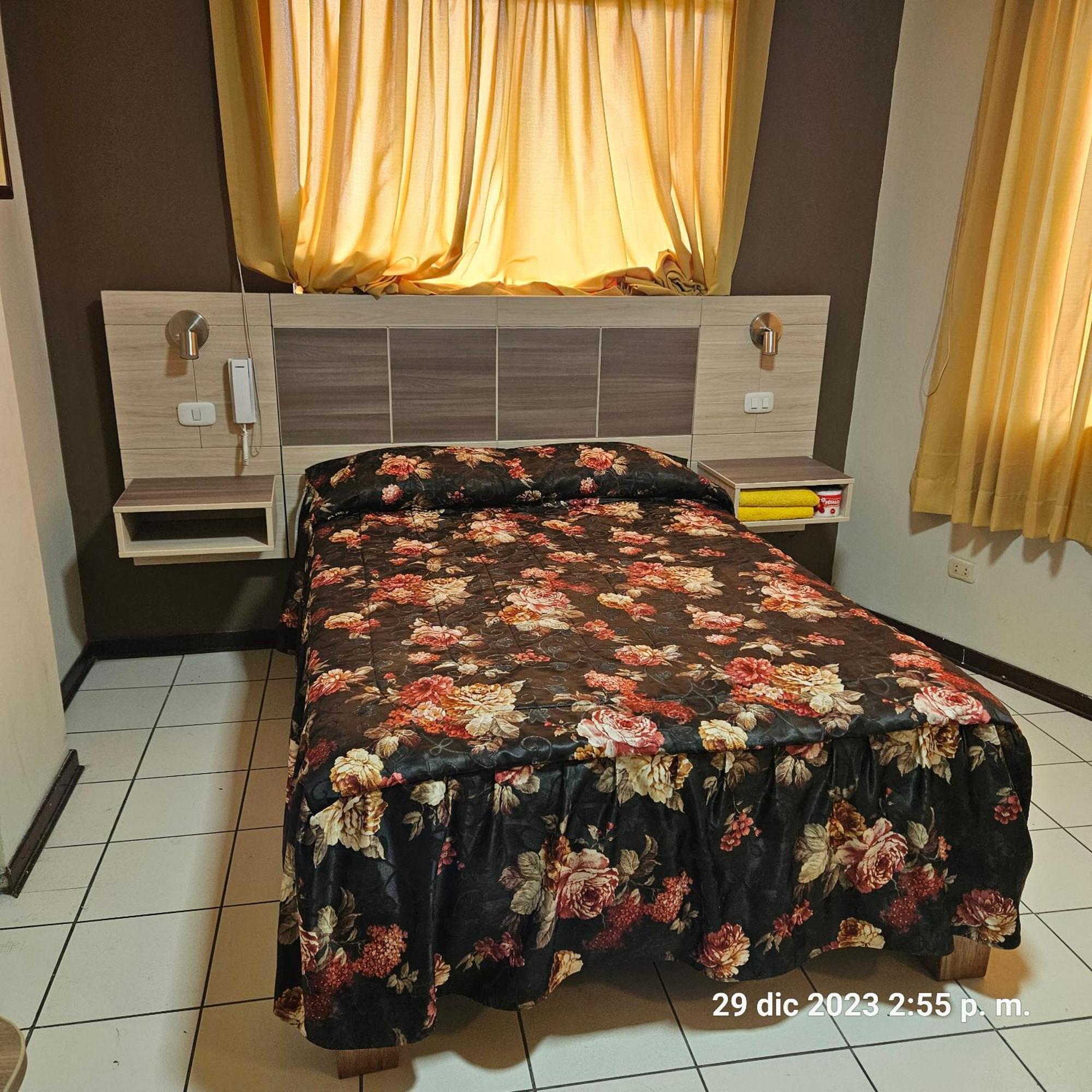 Hostal La Cascada Lima Extérieur photo
