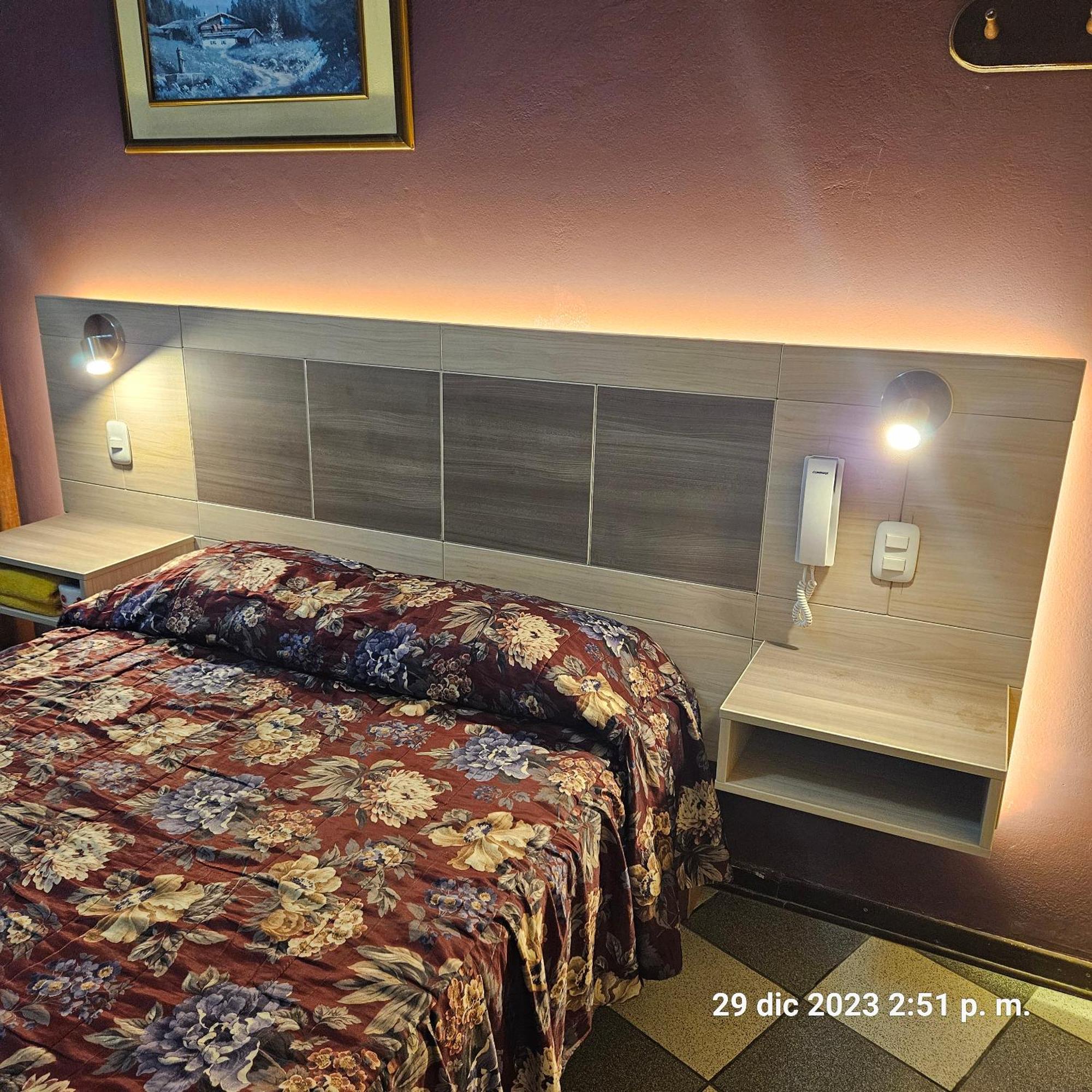 Hostal La Cascada Lima Extérieur photo