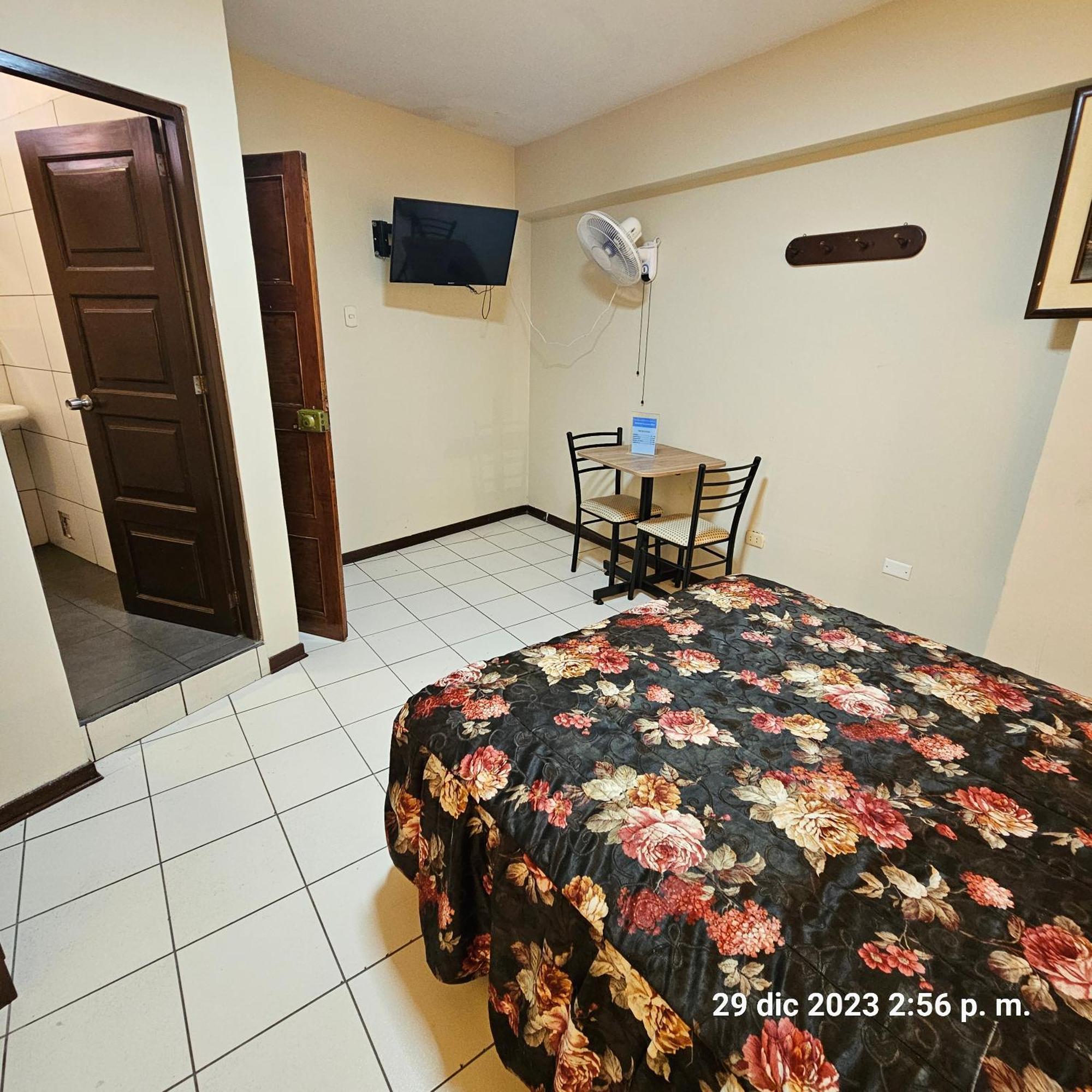 Hostal La Cascada Lima Extérieur photo